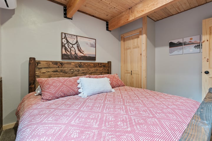 Madera y estaño - Dormitorio 2 - Cama tamaño queen