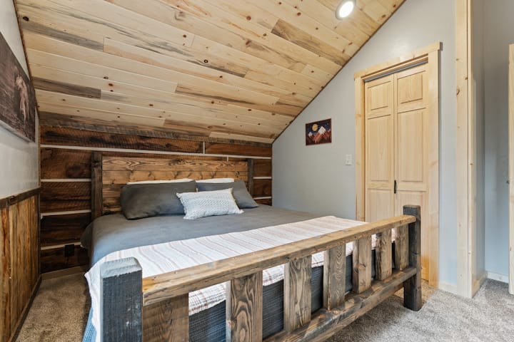 Madera y estaño - Dormitorio 3 - Cama tamaño king + TV