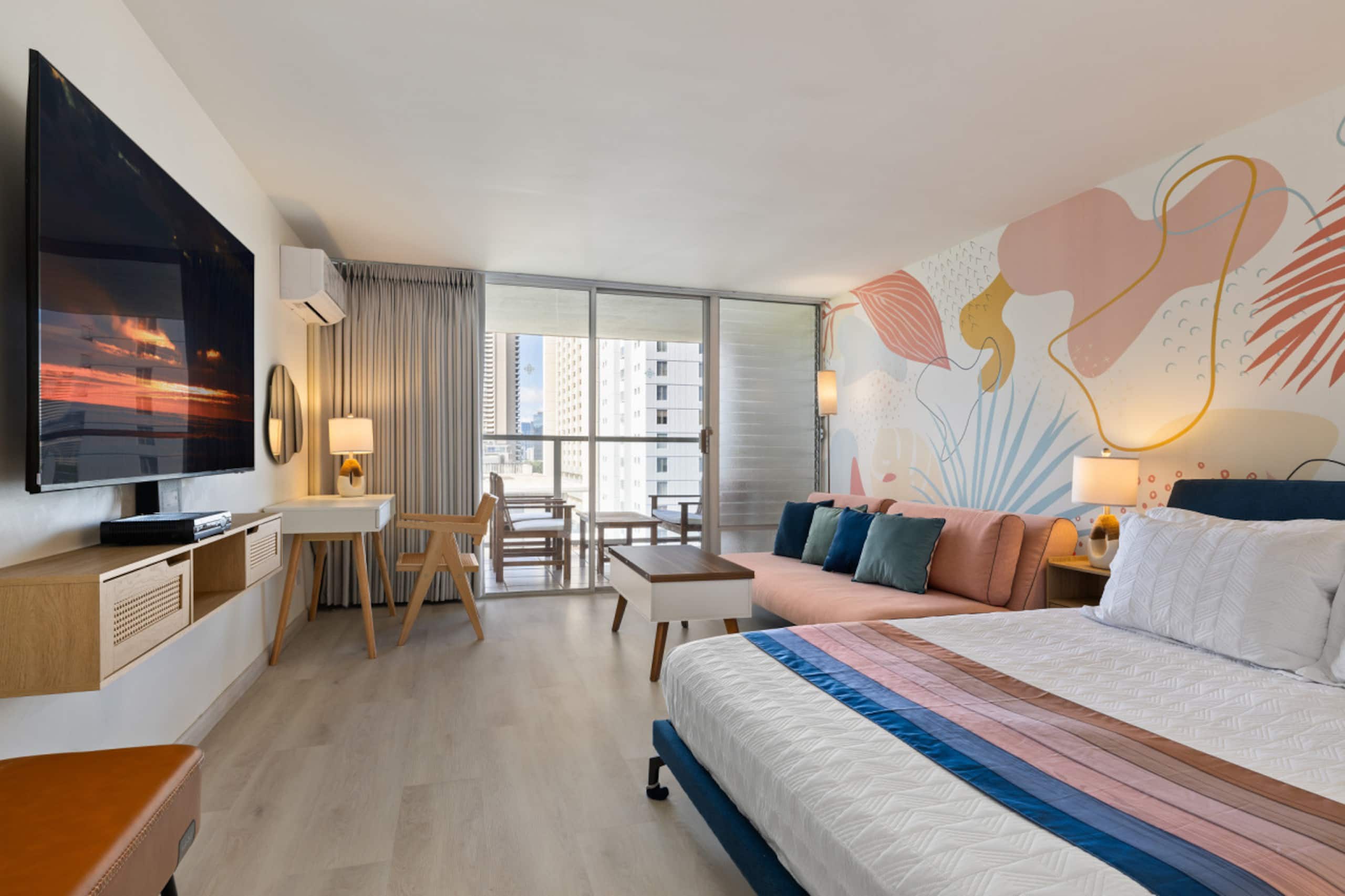 Condo in Honolulu · ★4.95 · 1 bedroom · 2 beds · 1 private bath - Image 3