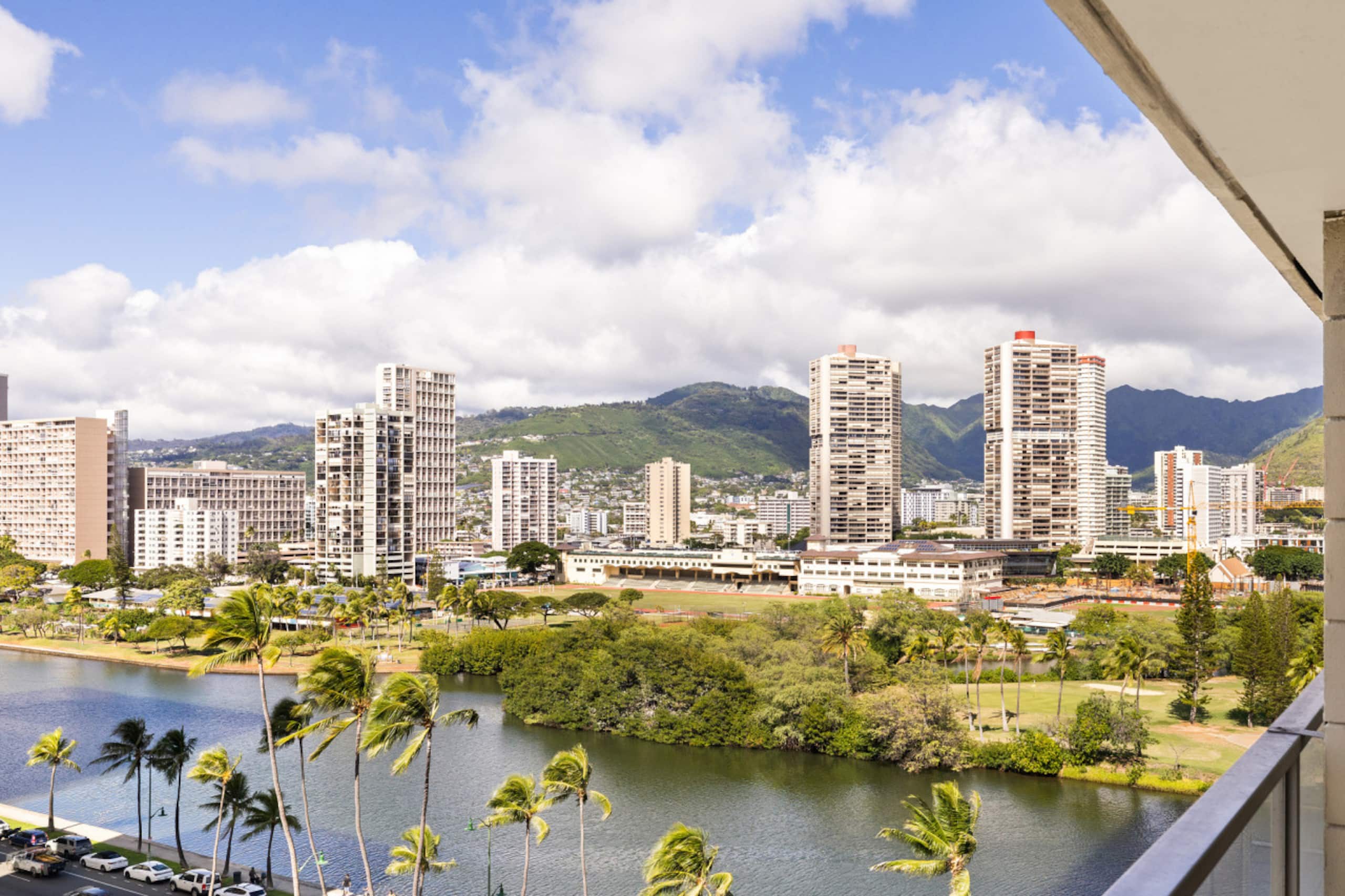 Condo in Honolulu · ★4.95 · 1 bedroom · 2 beds · 1 private bath - Image 38