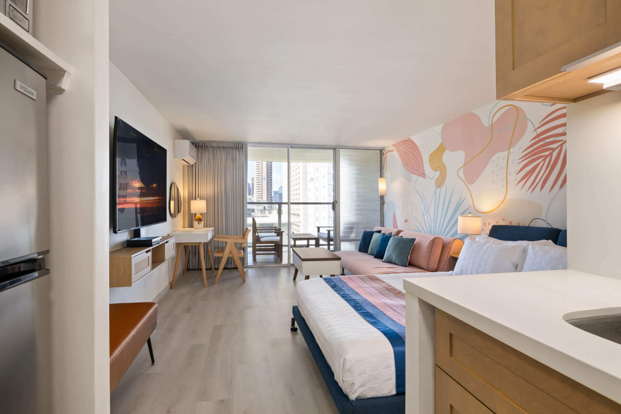 Condo in Honolulu · ★4.95 · 1 bedroom · 2 beds · 1 private bath - Image 4