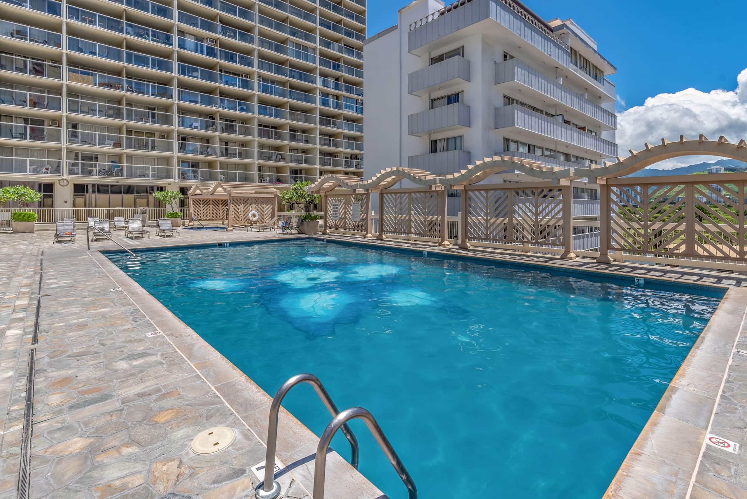 Condo in Honolulu · ★4.95 · 1 bedroom · 2 beds · 1 private bath - Image 35