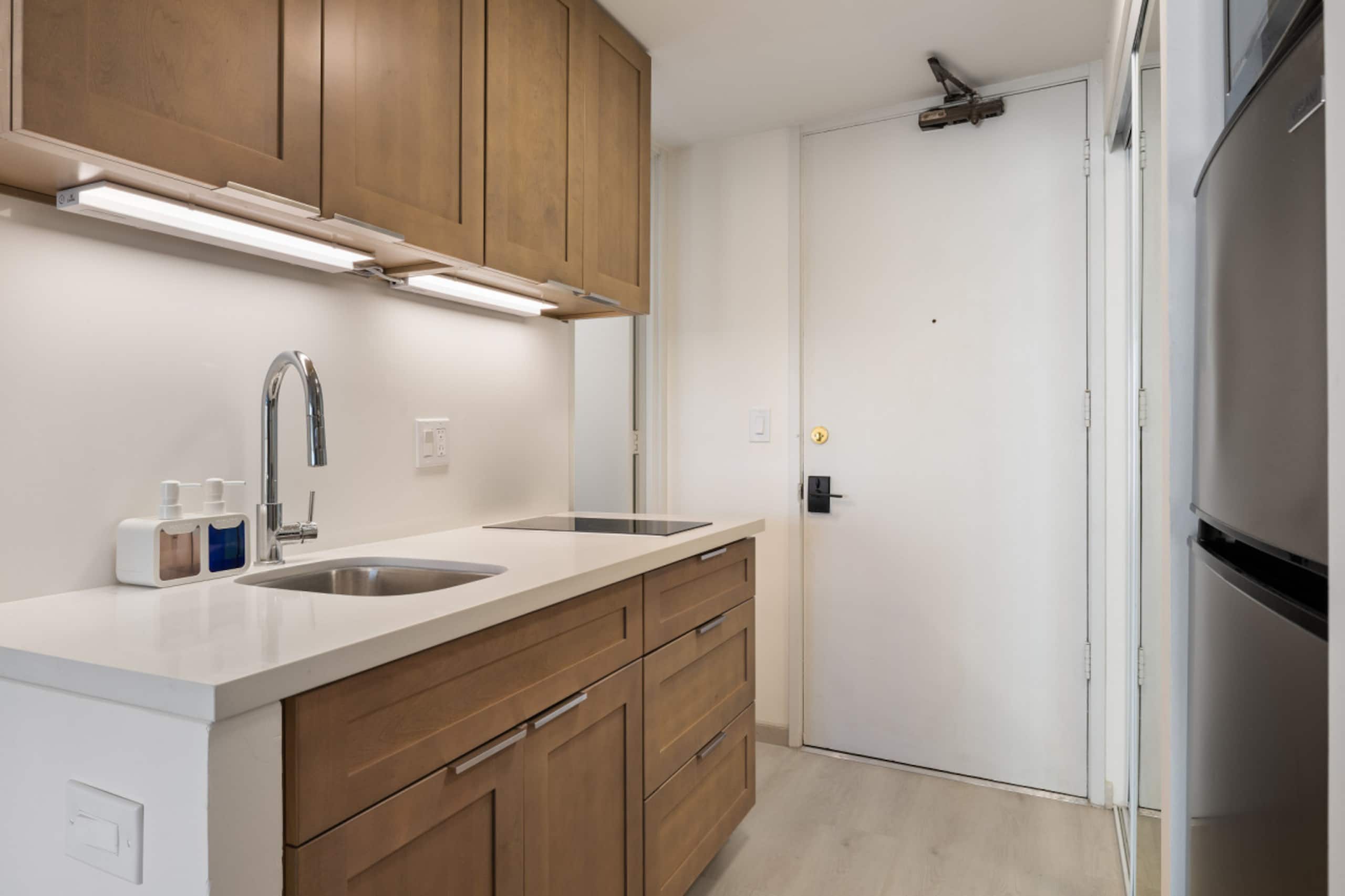 Condo in Honolulu · ★4.95 · 1 bedroom · 2 beds · 1 private bath - Image 9