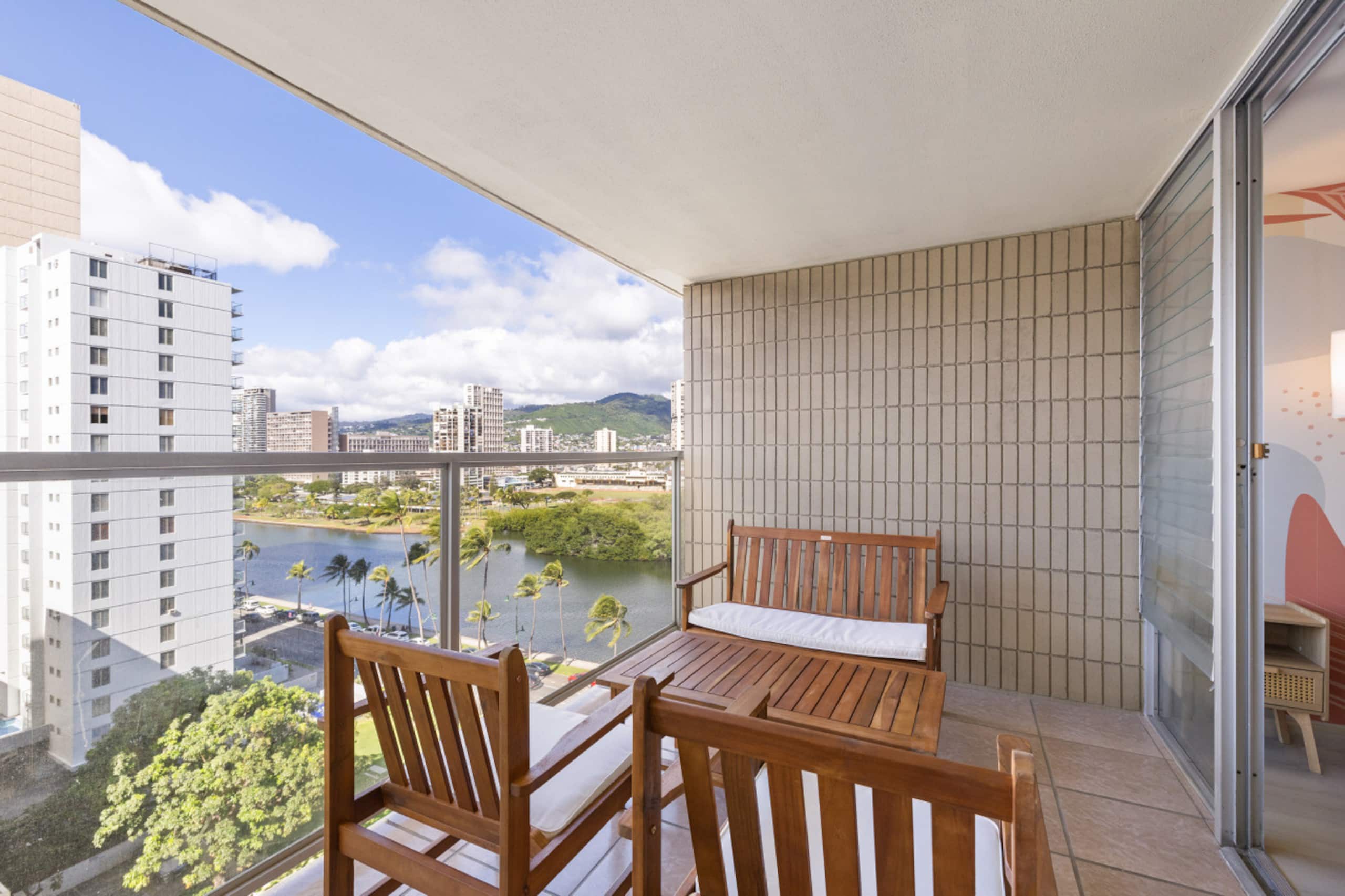 Condo in Honolulu · ★4.95 · 1 bedroom · 2 beds · 1 private bath - Image 12