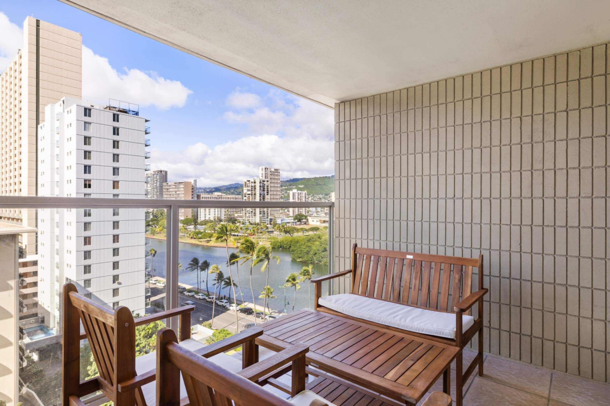 Condo in Honolulu · ★4.95 · 1 bedroom · 2 beds · 1 private bath - Image 19