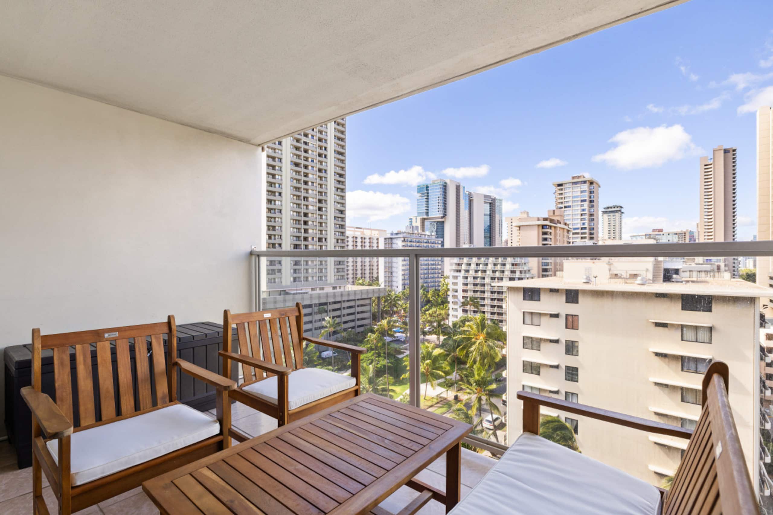 Condo in Honolulu · ★4.95 · 1 bedroom · 2 beds · 1 private bath - Image 20