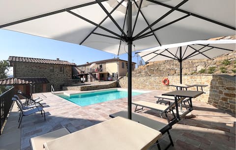 Amazing apartment in Castel Focognano