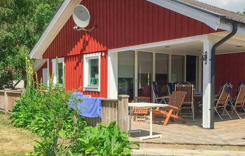 Nice home in Beddingestrand