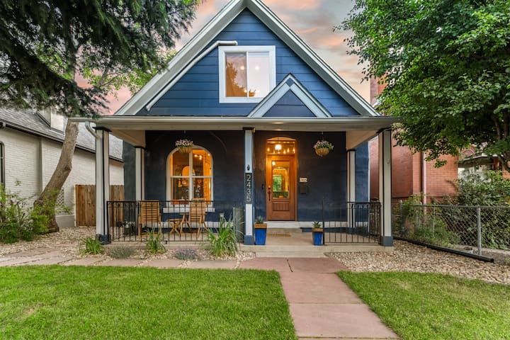 Entire 3BR House w/ hot tub, free parking, RINO/DT