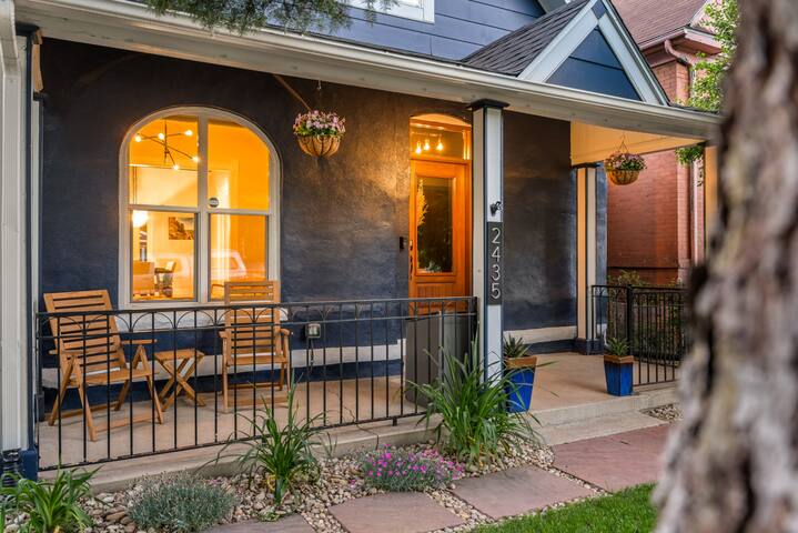 Entire 3BR House w/ hot tub, free parking, RINO/DT gallery image 3