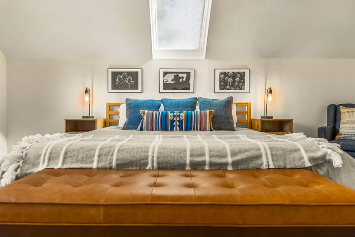 Entire 3BR House w/ hot tub, free parking, RINO/DT gallery image 5