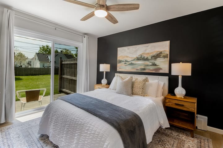NEW! Comfy 1 Bedroom Flat | Hollywood Suites