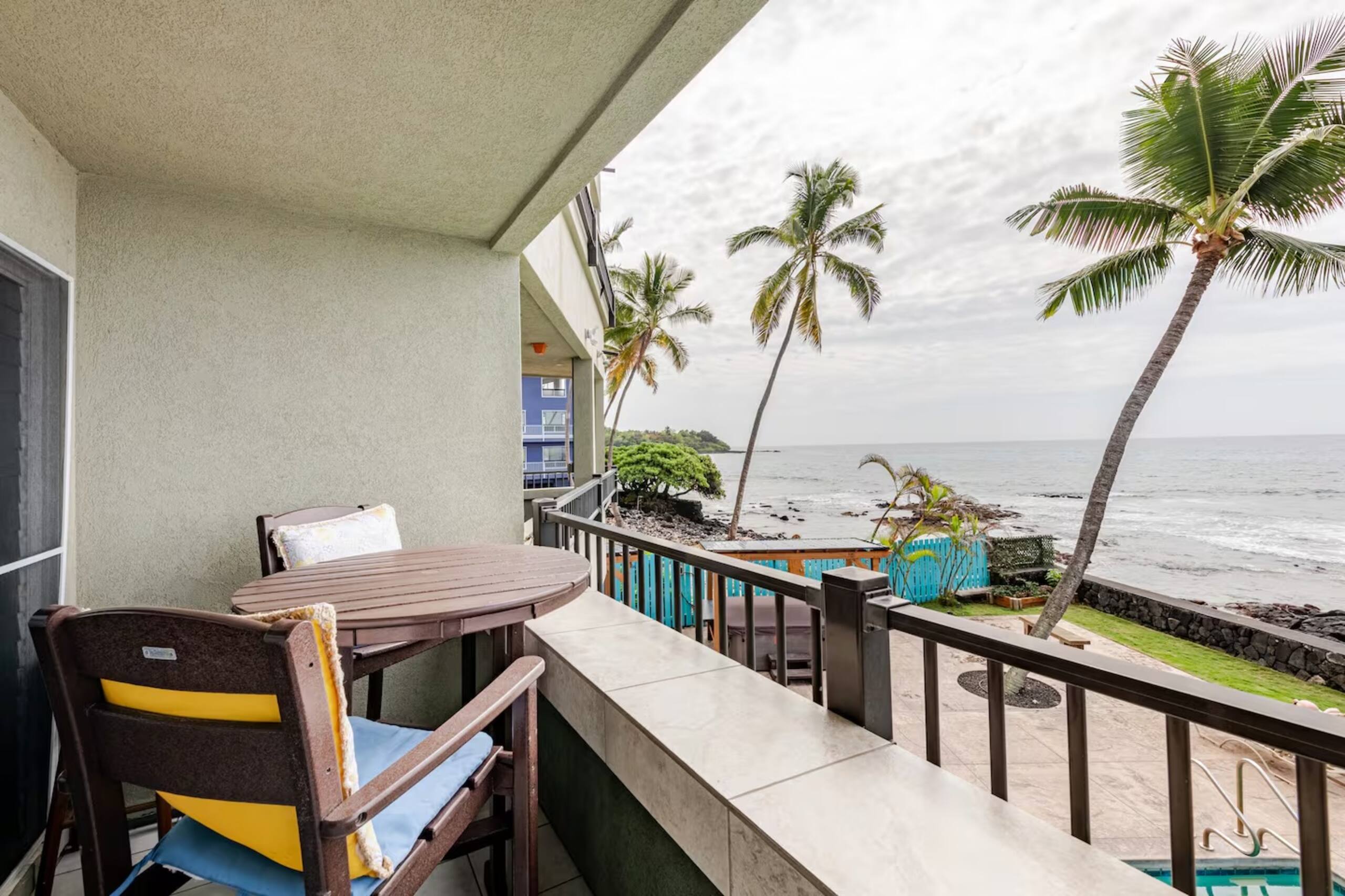 Condo in Kailua-Kona · ★4.94 · 2 bedrooms · 2 beds · 2 baths - Image 42