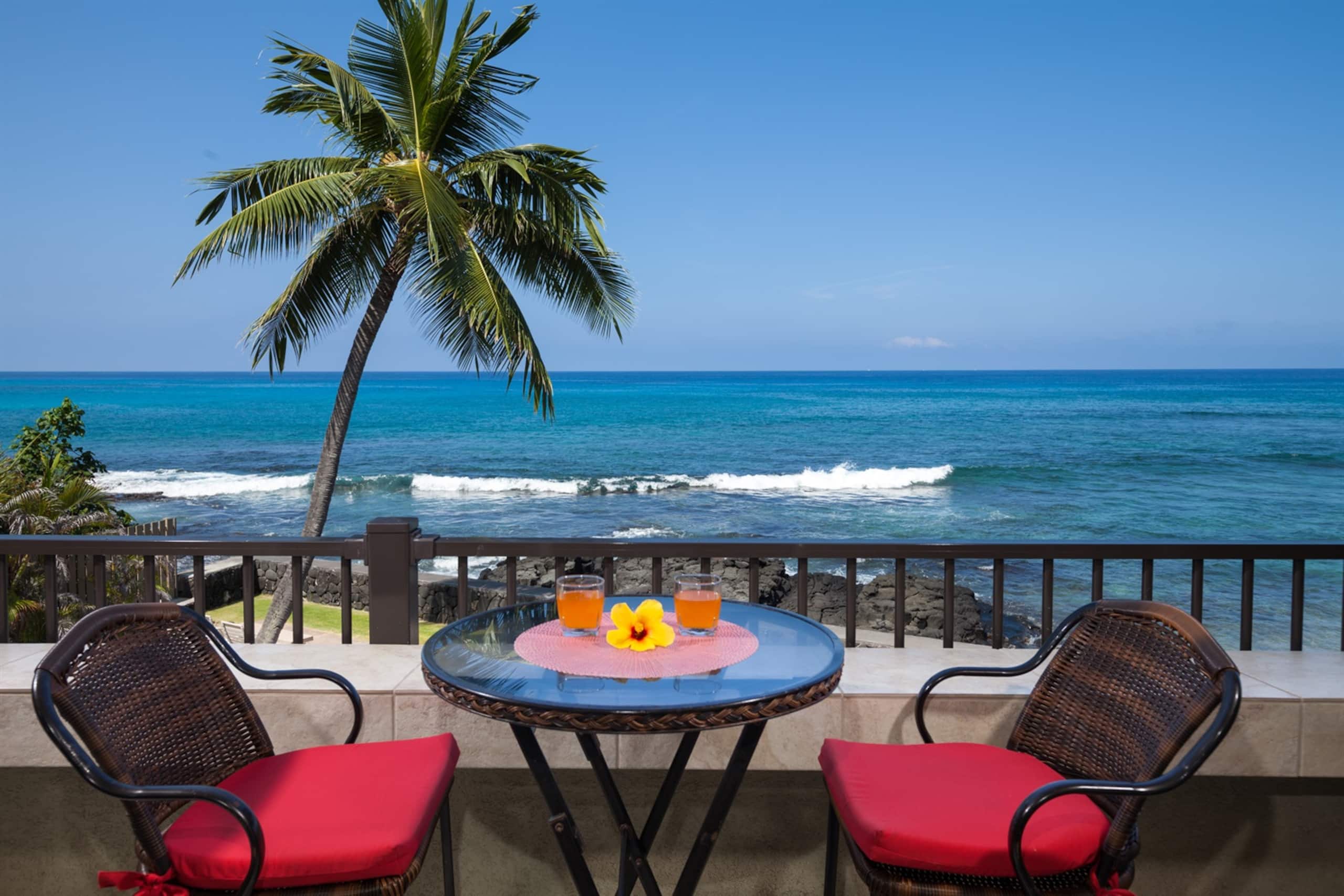 Condo in Kailua-Kona · ★4.94 · 2 bedrooms · 2 beds · 2 baths - Image 4