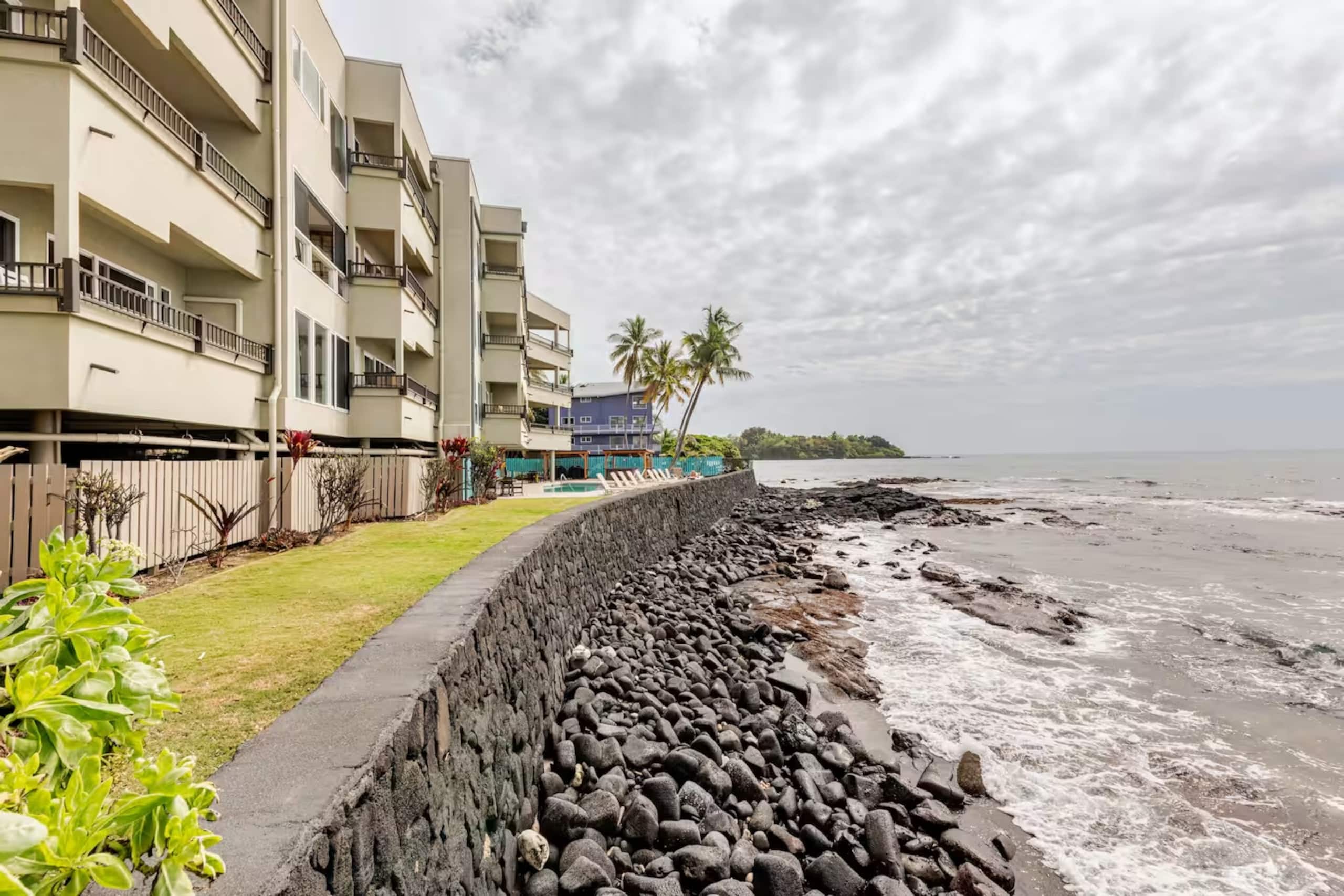 Condo in Kailua-Kona · ★4.94 · 2 bedrooms · 2 beds · 2 baths - Image 17