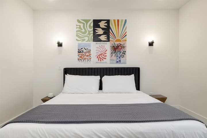 主楼层： 2号卧室，带加大双人床和套房卫生间