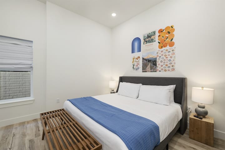 地下室层： 3号卧室，带加大双人床和套房卫生间