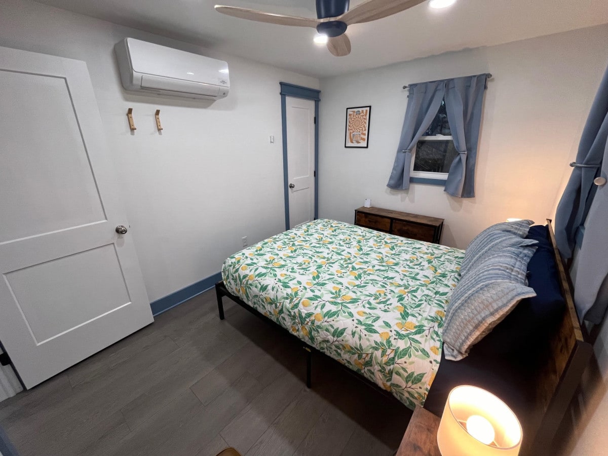 主卧（标准双人床）