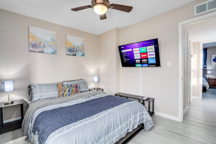 חדר שינה לאורחים + טלוויזיה Roku