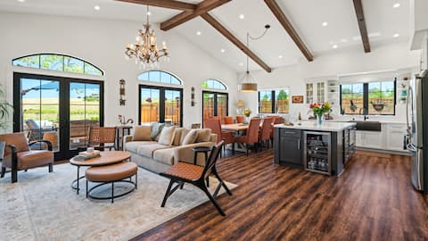 Popular Airbnb listing: Luxe Healdsburg 3BR Home + Comp Ridge Wine Tasting in Healdsburg