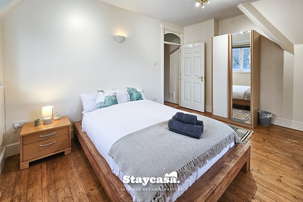 Staycasa Accommodation Bedroom 