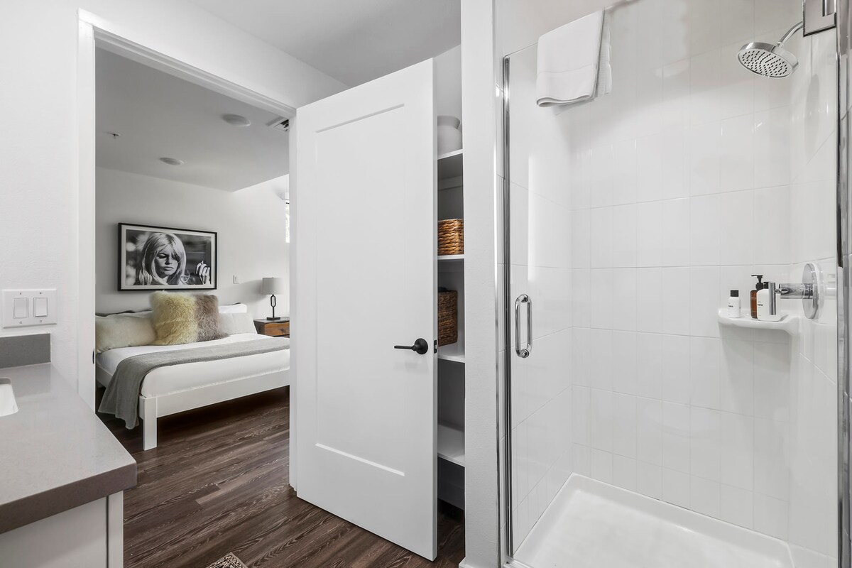 Bright Studio Near Rainey St | Mins to DT ATX