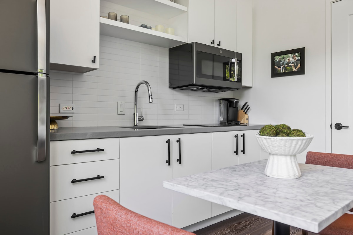Bright Studio Near Rainey St | Mins to DT ATX