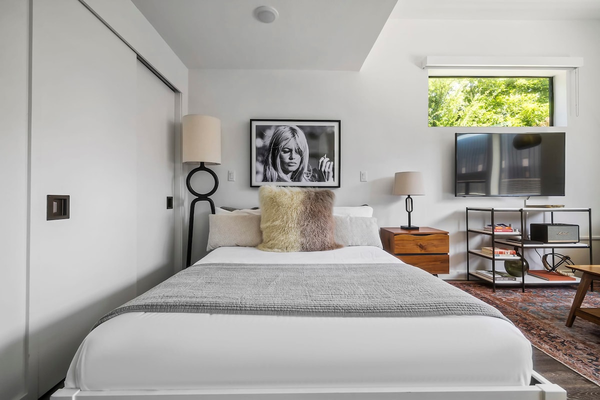 Bright Studio Near Rainey St | Mins to DT ATX