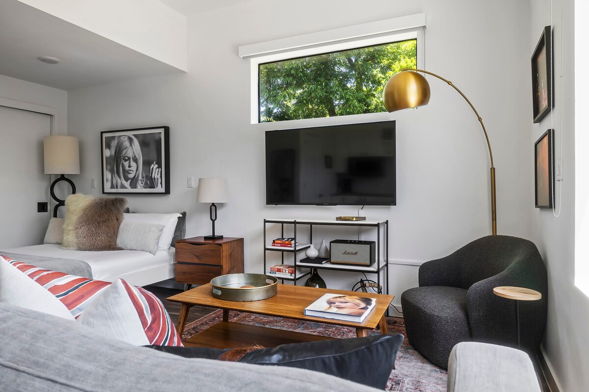 Bright Studio Near Rainey St | Mins to DT ATX