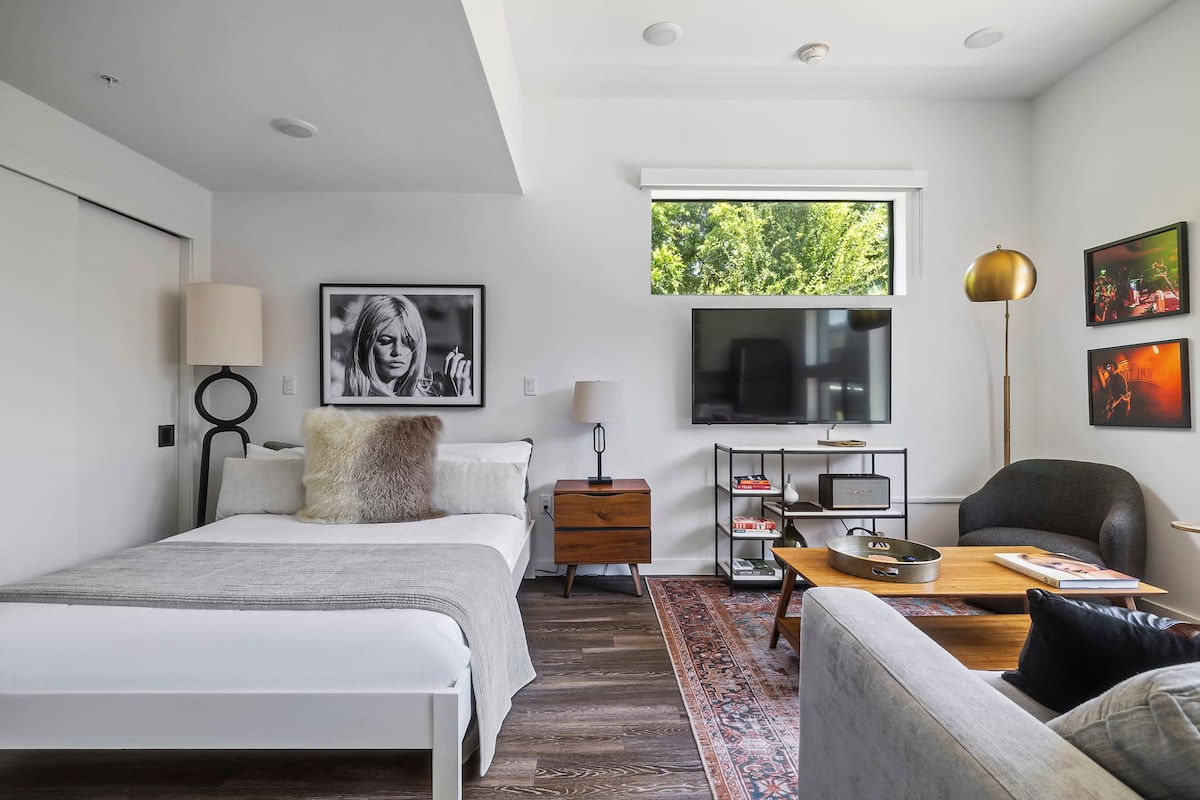 Bright Studio Near Rainey St | Mins to DT ATX