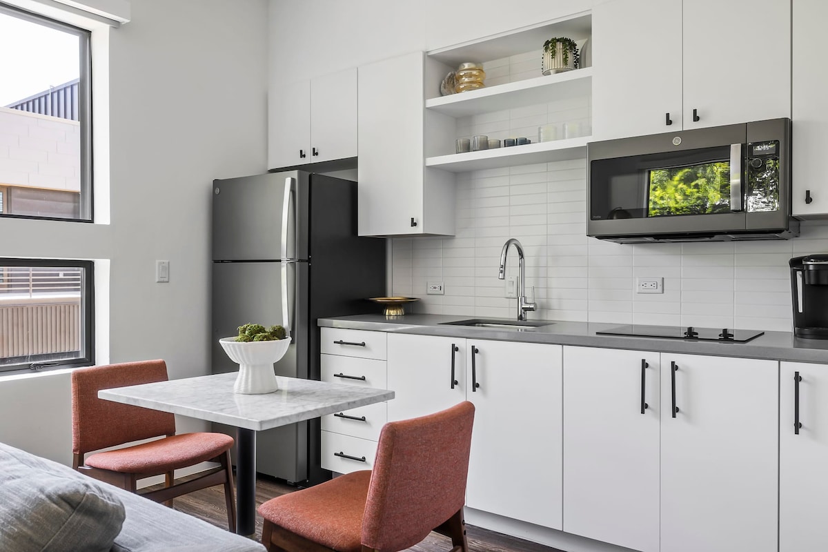 Bright Studio Near Rainey St | Mins to DT ATX