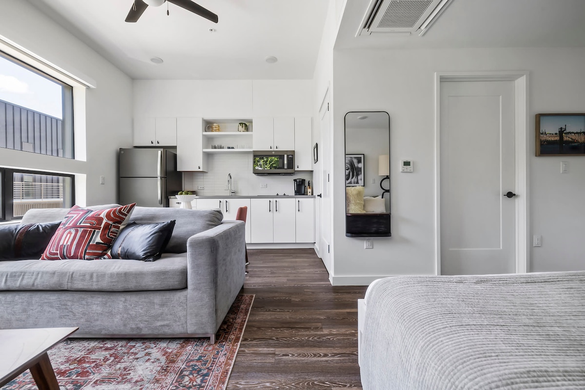 Bright Studio Near Rainey St | Mins to DT ATX