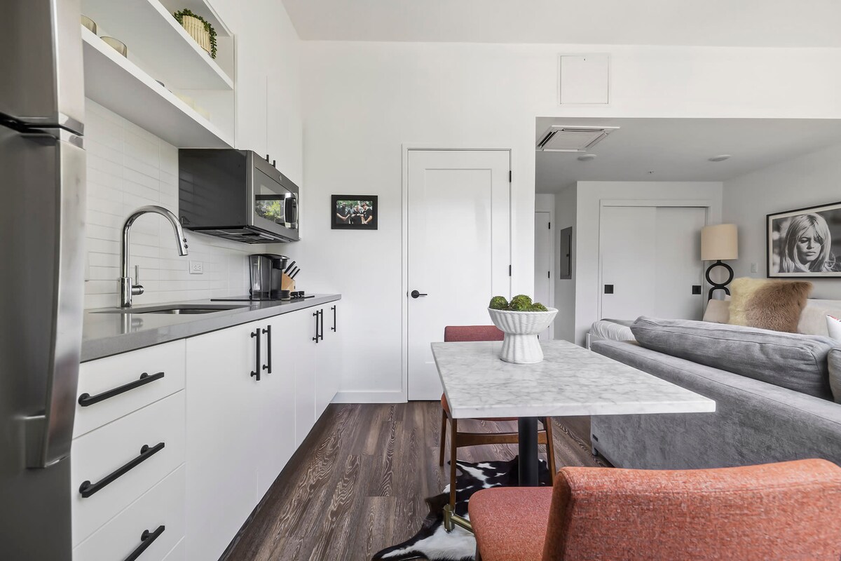 Bright Studio Near Rainey St | Mins to DT ATX