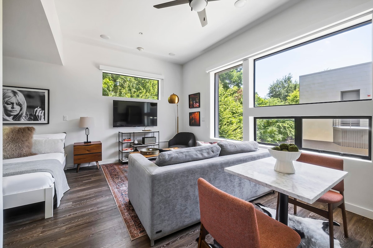 Bright Studio Near Rainey St | Mins to DT ATX