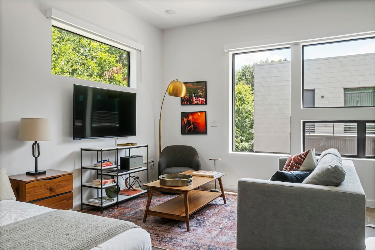 Bright Studio Near Rainey St | Mins to DT ATX