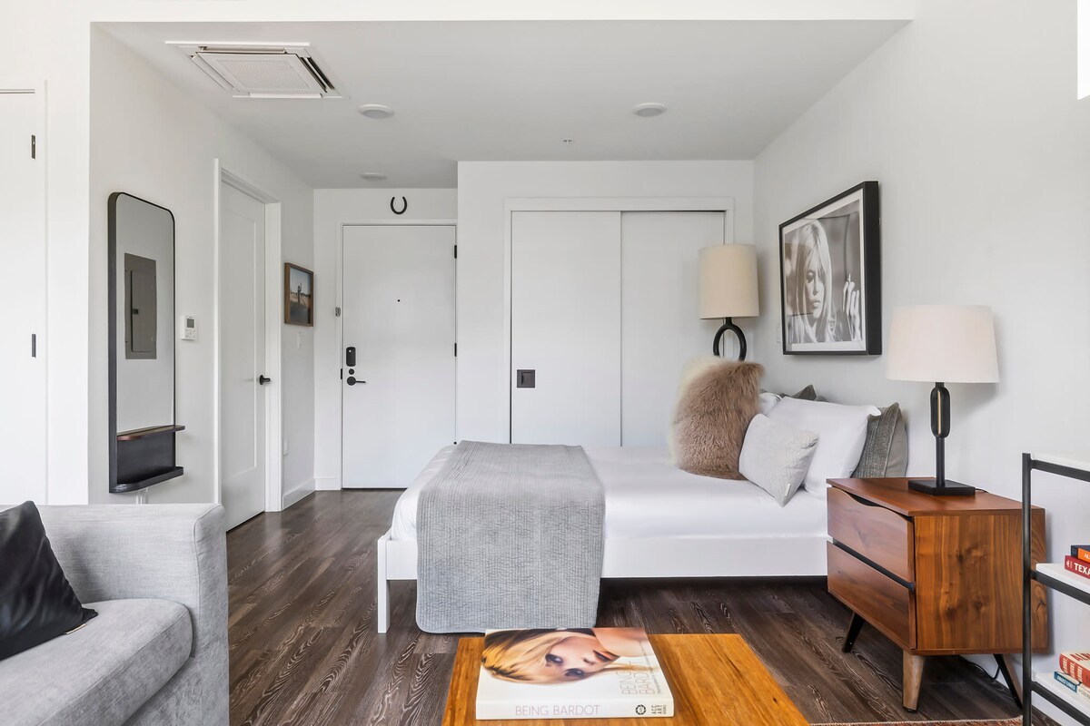 Bright Studio Near Rainey St | Mins to DT ATX