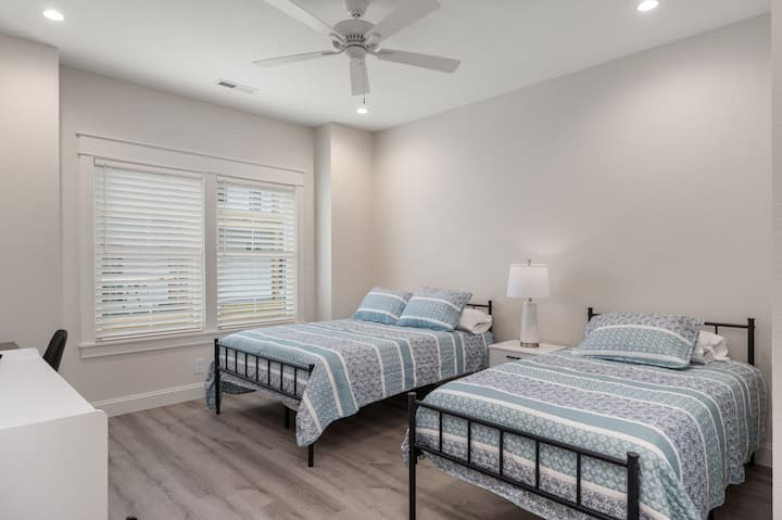 OB304: Shorely Happy | ML Bedroom 2 - Two Twin Beds, Private Bath