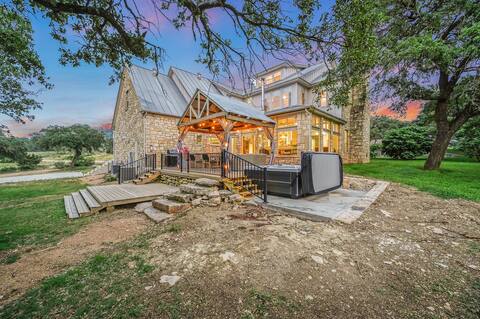 Hidden Hills I 6 Bedroom Home, Hot tub, Game