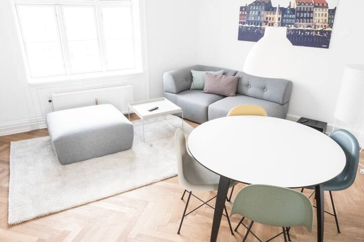 Beautiful 4-bed w/ large balcony gallery image 3