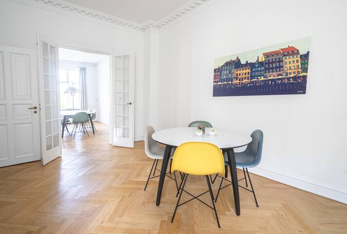 Fantastic and central 3-BR with lake-view – 75 gallery image 3