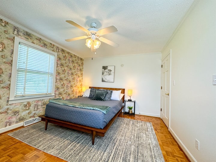 "חדר הגן הסודי" כולל מזרן קווין סייז וארון גדול 