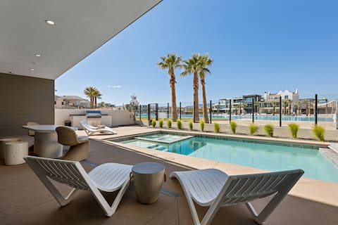 Modern Lagoon: Private Pool + Lagoon Front