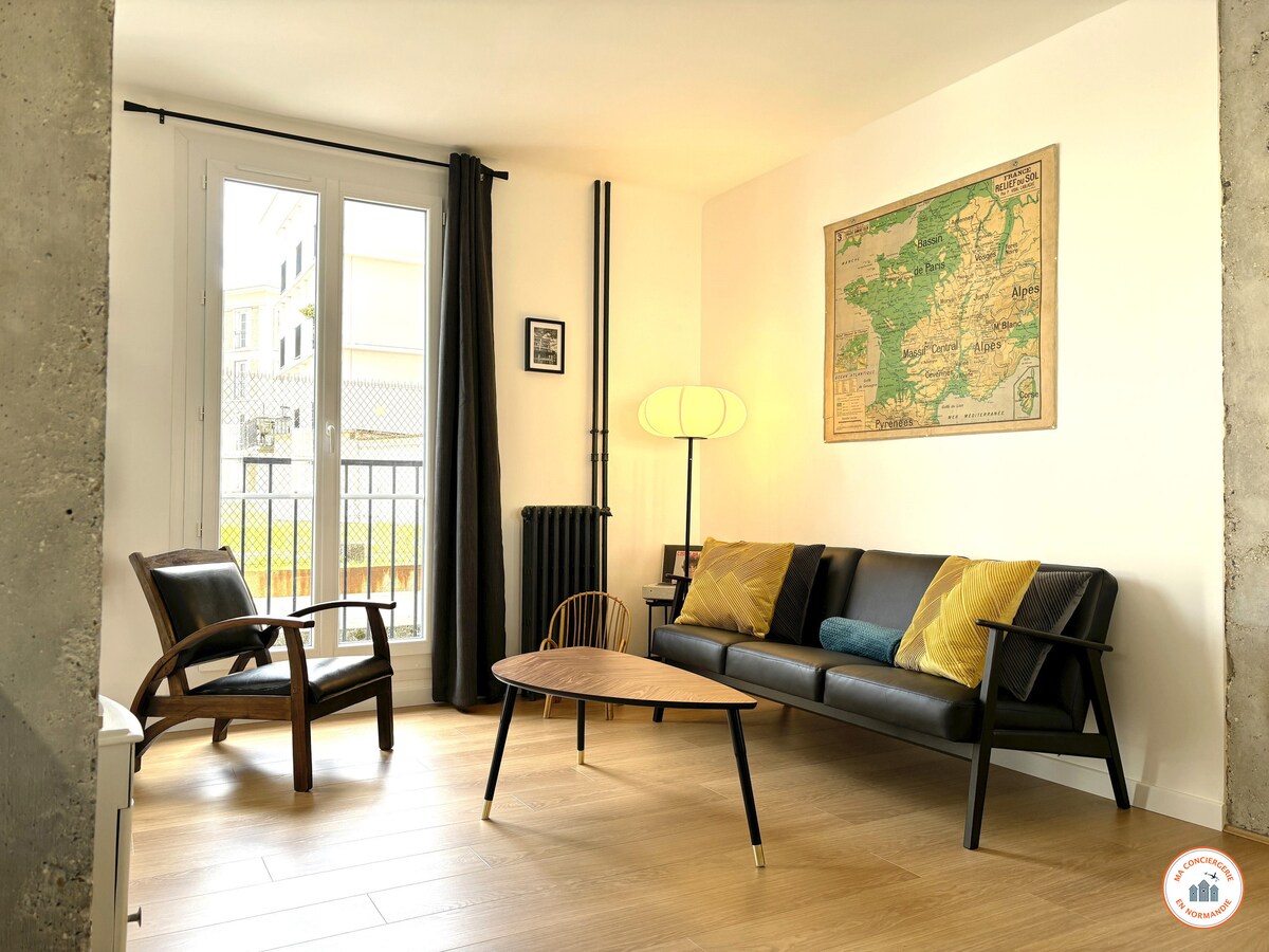 Popular Airbnb listing: Le Perret Notre Dame – View of the Cathedral in Le Havre