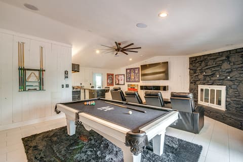 Spacious Bowling Green Home w/ Hot Tub & Pool!