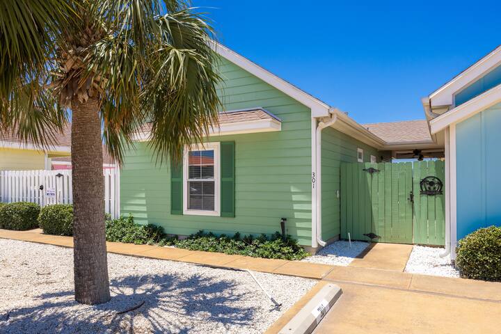 Cabana Escape | Pool, Patio & Near Beaches - North Padre Island, TX