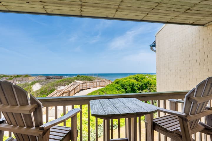 Coastal Comfort: Oceanfront Townhome W/pool Access - Nags Head, NC