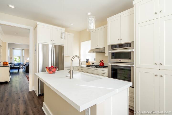 Five O’clock Somewhere gallery image 5