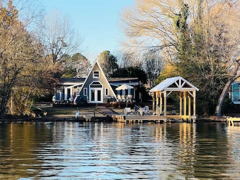 Lakefront A-Frame: Cabin Retreat Lake Tillery - NC