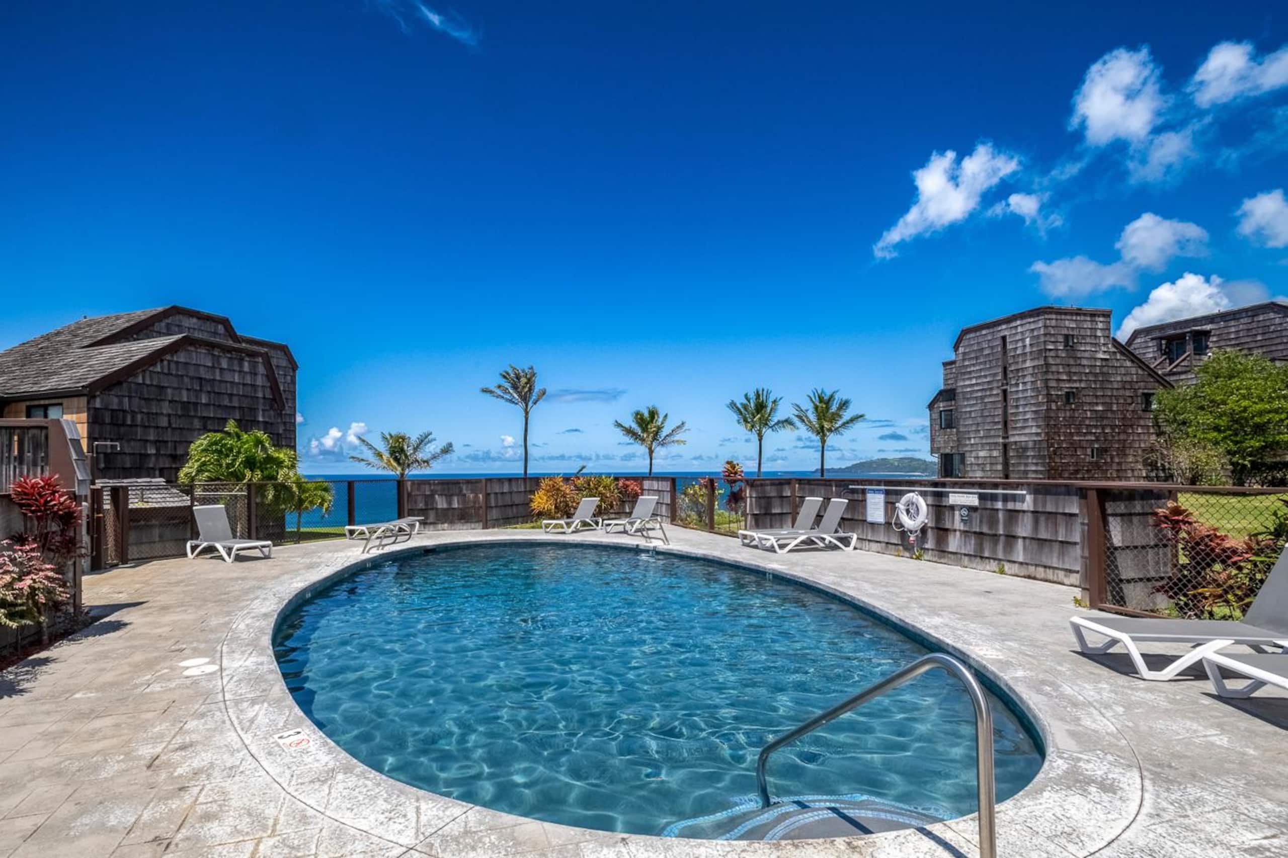 Cozy condo with AC, ocean and mountain views - Photo 22
