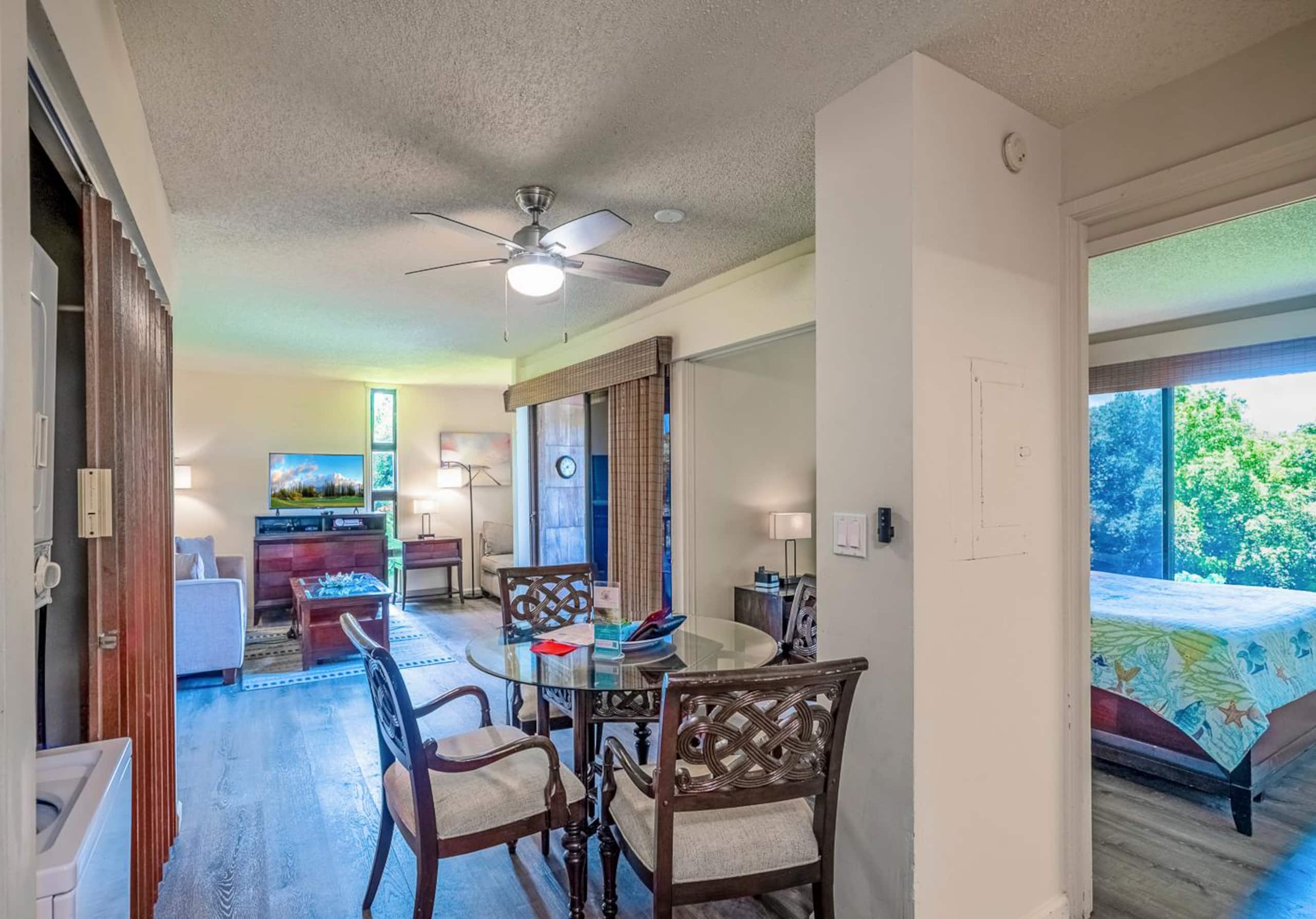 Cozy condo with AC, ocean and mountain views - Photo 10